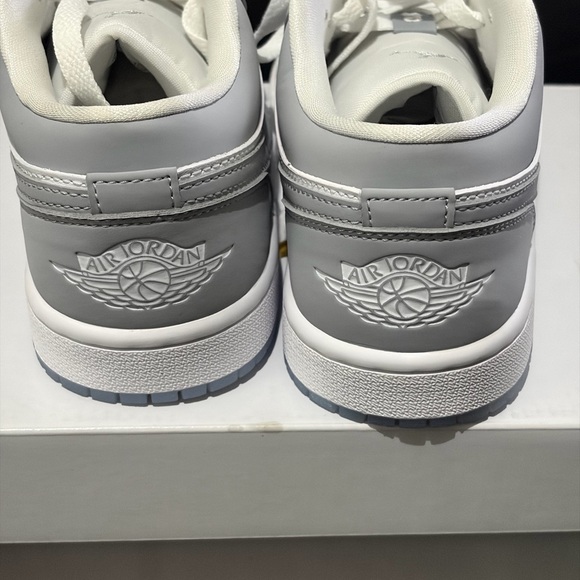 Women’s Air Jordan 1 Low size 6 (2 right feet!) - Picture 5 of 8
